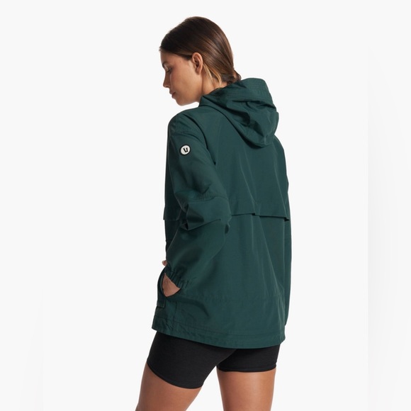 NWT Vuori Women’s Elijo Rain Jacket in Grass - Picture 2 of 7